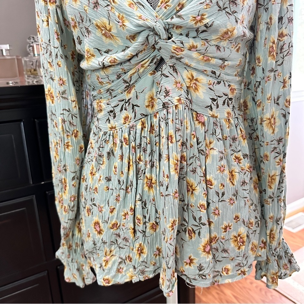 Angie Floral Sage Green Babydoll Long Sleeve Boho Smocked Peplum Top Size Small - Picture 5 of 16